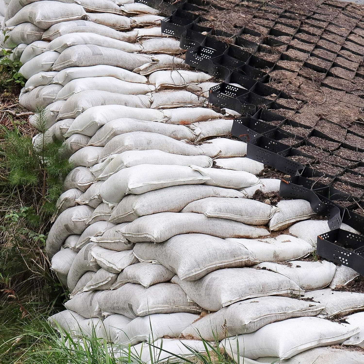 100 Heavy-Duty Waterproof Sandbags with Ties for Flood Protection & Construction