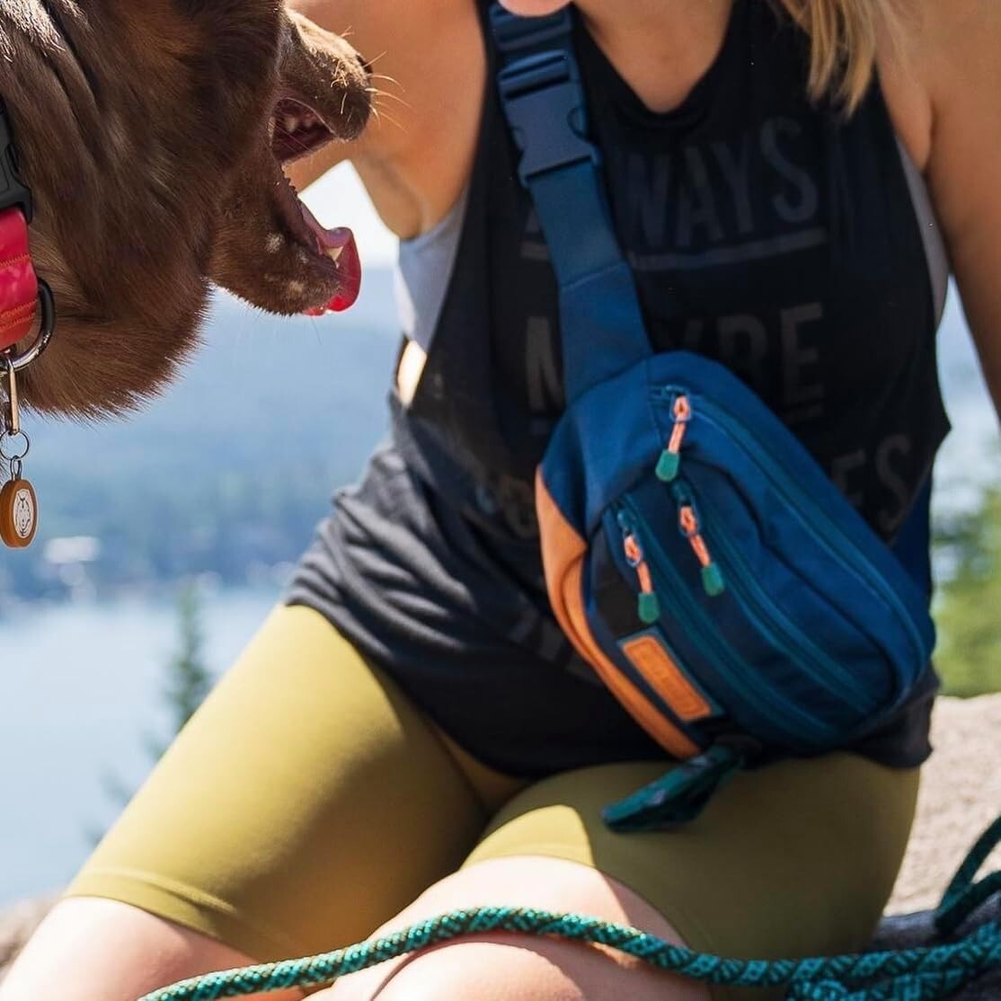 Stylish Pacific Blue Pet Utility Pack - Store Treats, Balls & Keys On-the-Go