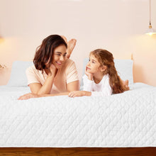 Load image into Gallery viewer, Luxurious All-Season California King Quilt Set with Reversible Design and Shams