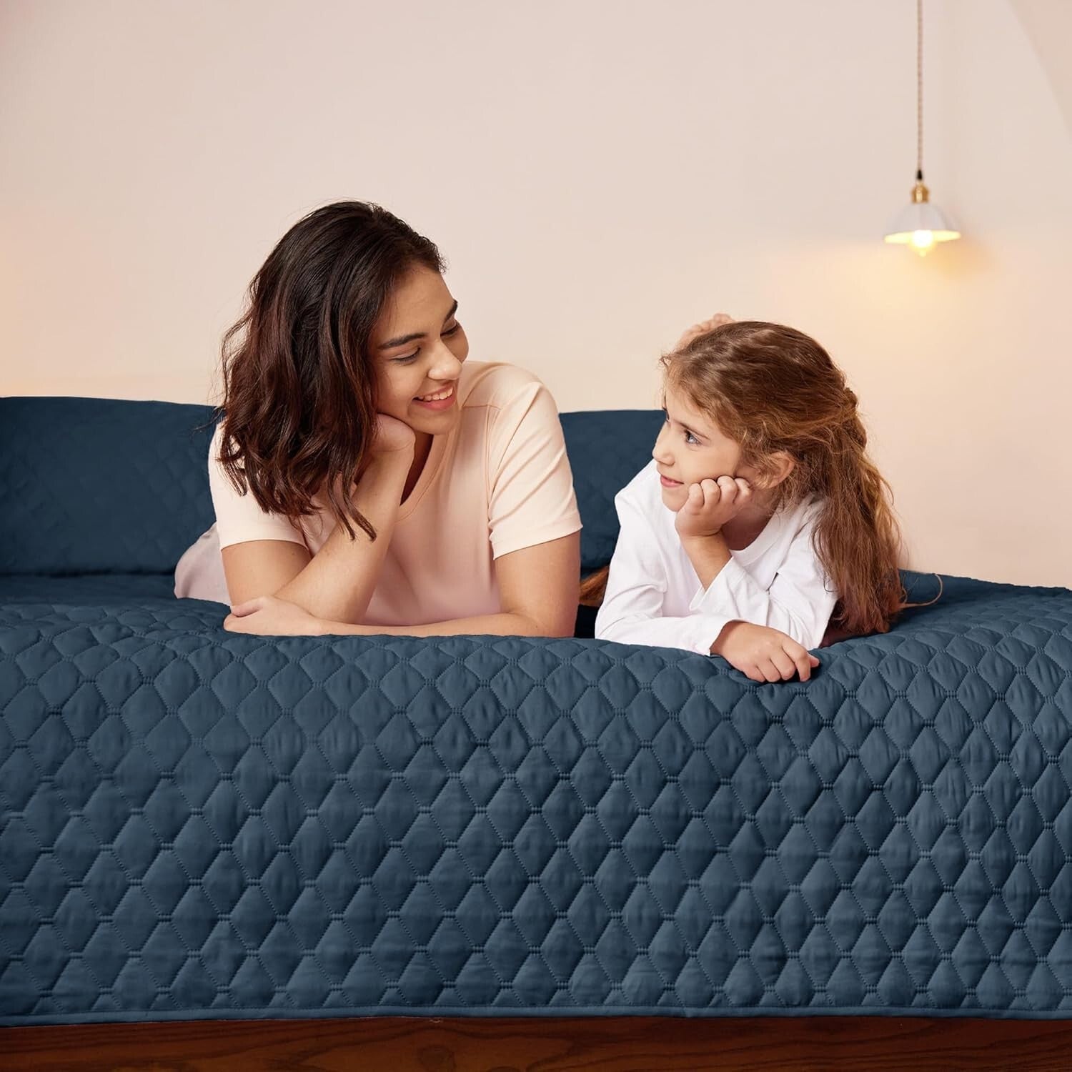 Elegant California King Quilt Set - Geometric Pattern with Pillow Shams Included