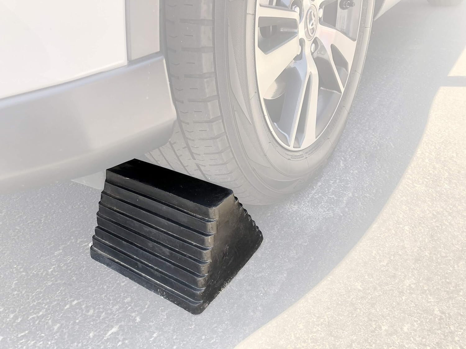 10-Pack Heavy-Duty Rubber Wheel Chock with Eyebolt for Secure Vehicle Parking