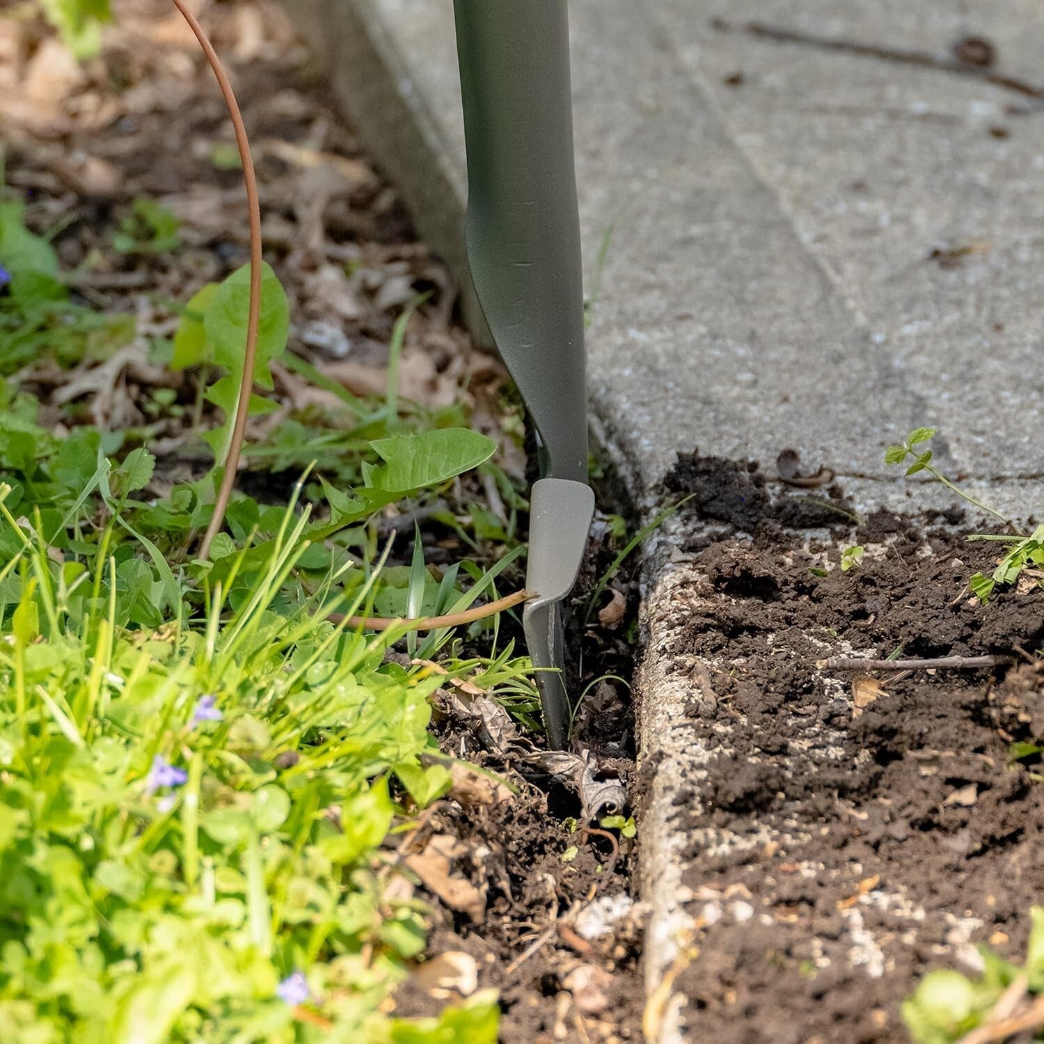 Durable and Efficient Red Garden Edger with Ergonomic Grip - 45" Long