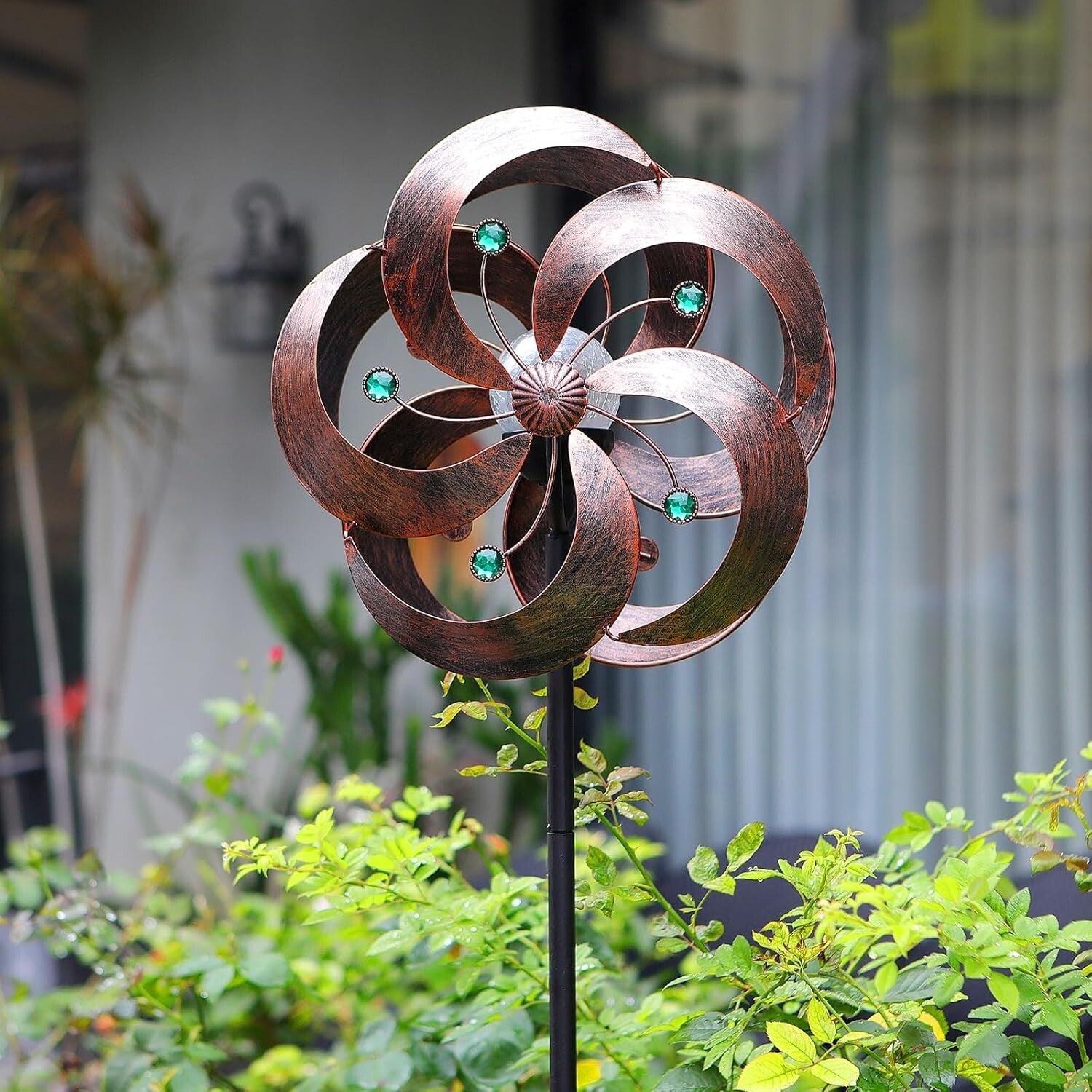 Elegant Solar Wind Spinner with Crackle Glass Ball & Kinetic Motion Design