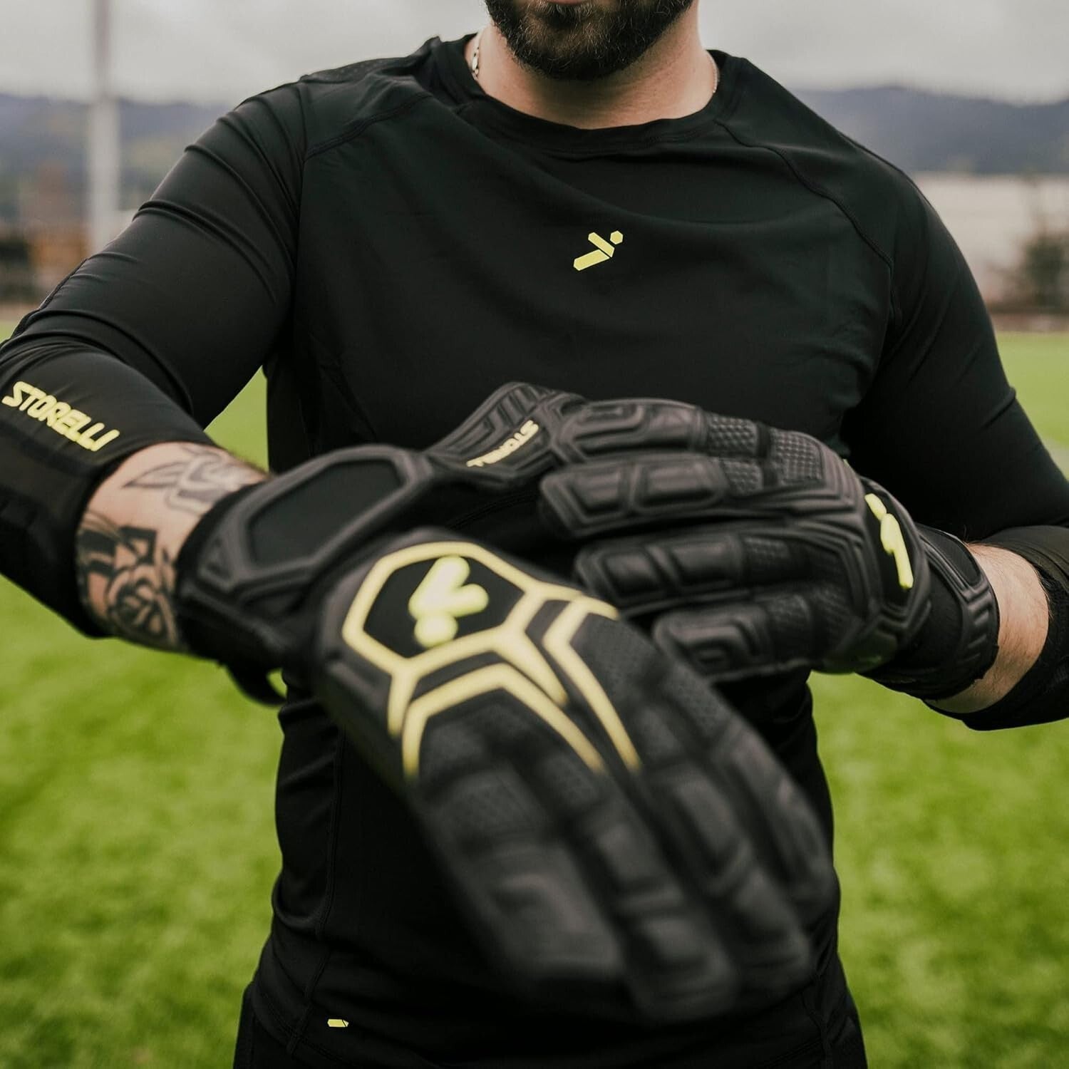 Flexible Professional Goalie Gloves with Superior Grip for Soccer Protection