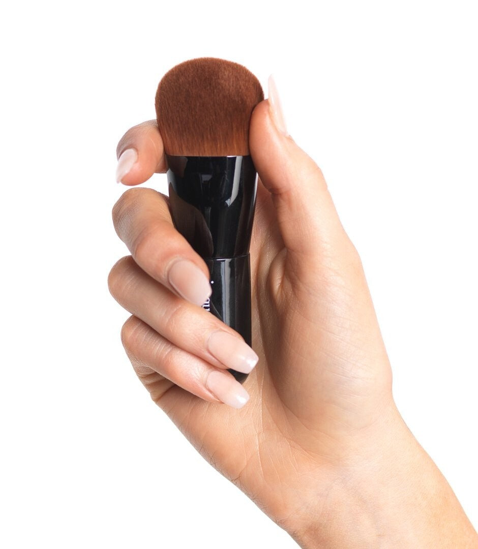 Travel-Friendly Foundation Brush: Achieve Professional Quality Makeup in Seconds