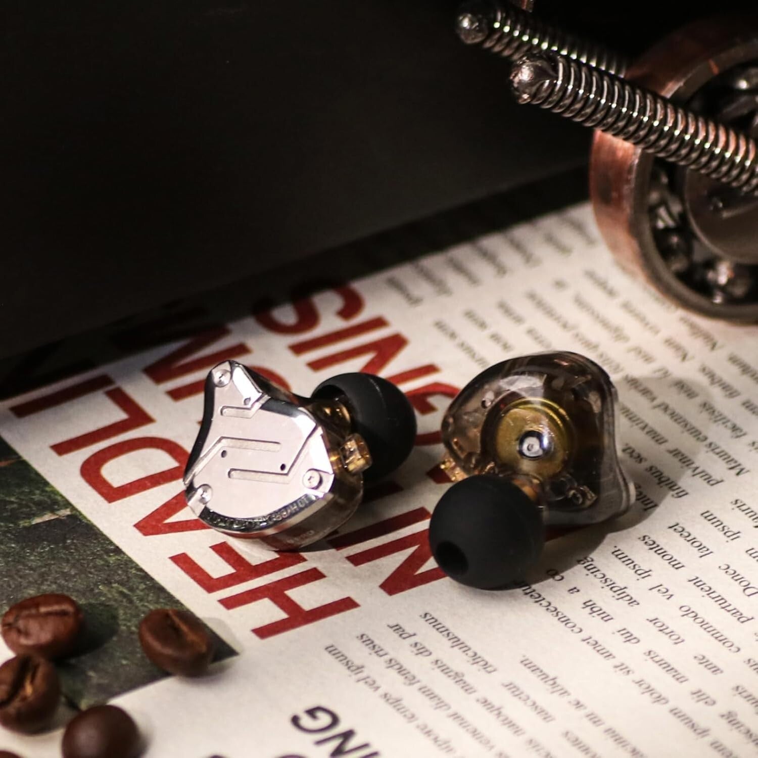 4BA+1DD Hybrid Driver High-Performance Gaming Earbuds with Detachable Cable