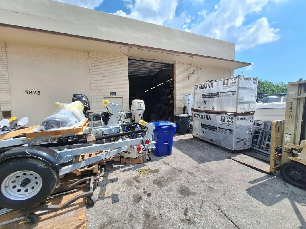 Detachable Chrome Handlebar Mount for Instant Beverage Access - For Bikers