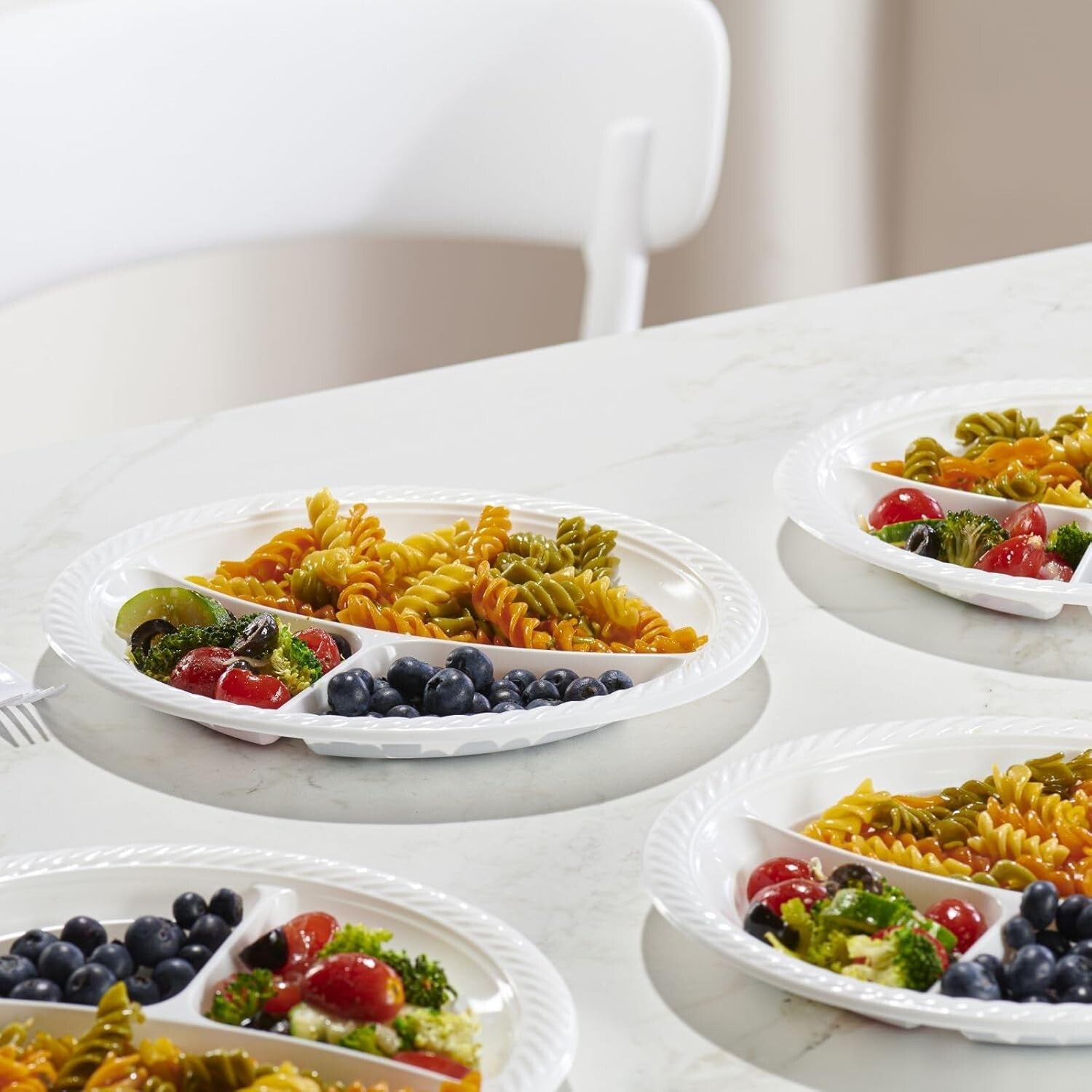 Lightweight 9'' Three-Section Plates - 400 Count Disposable for Catering