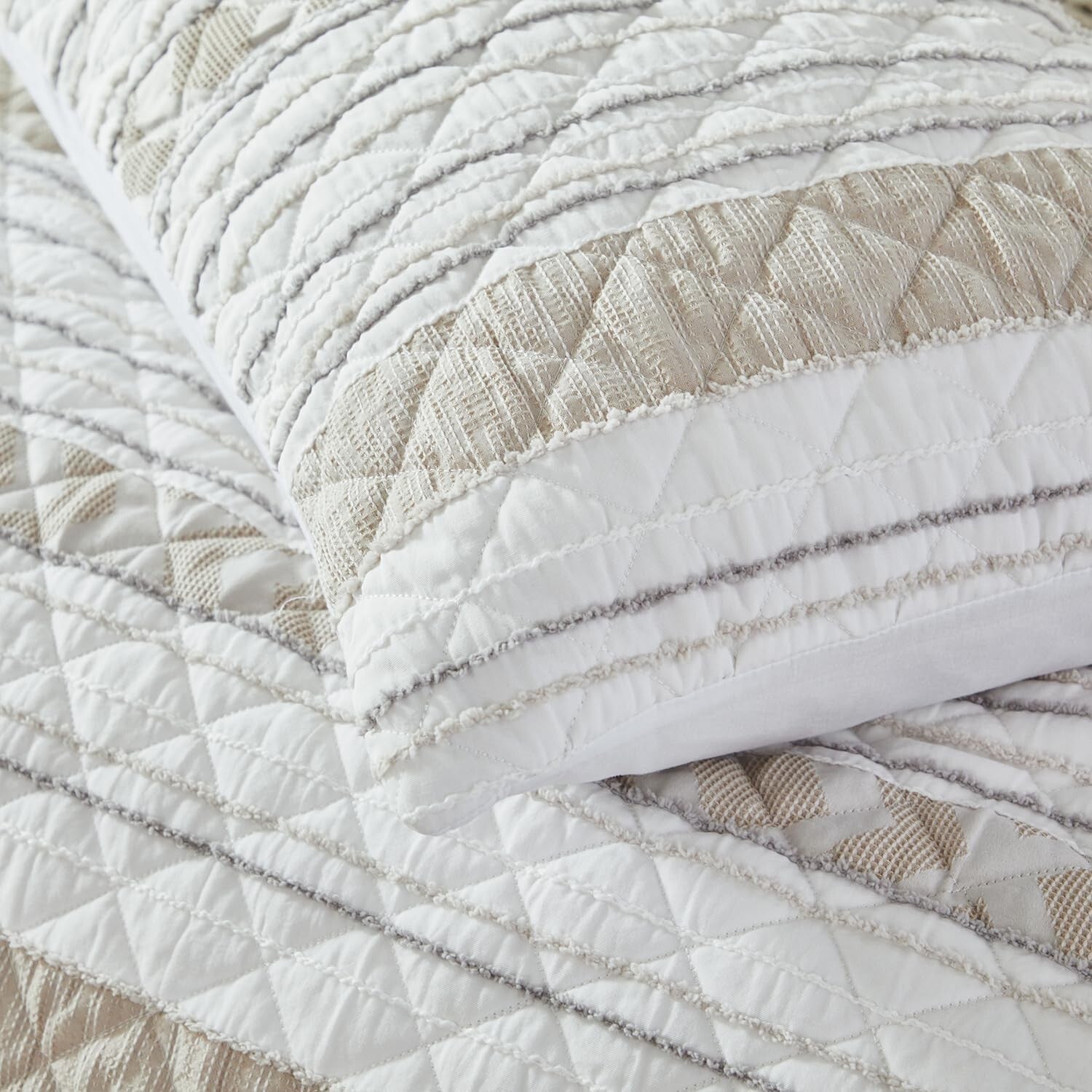 All-Season King Quilt Set with Matching Pillow Shams - Elegant Striped Design