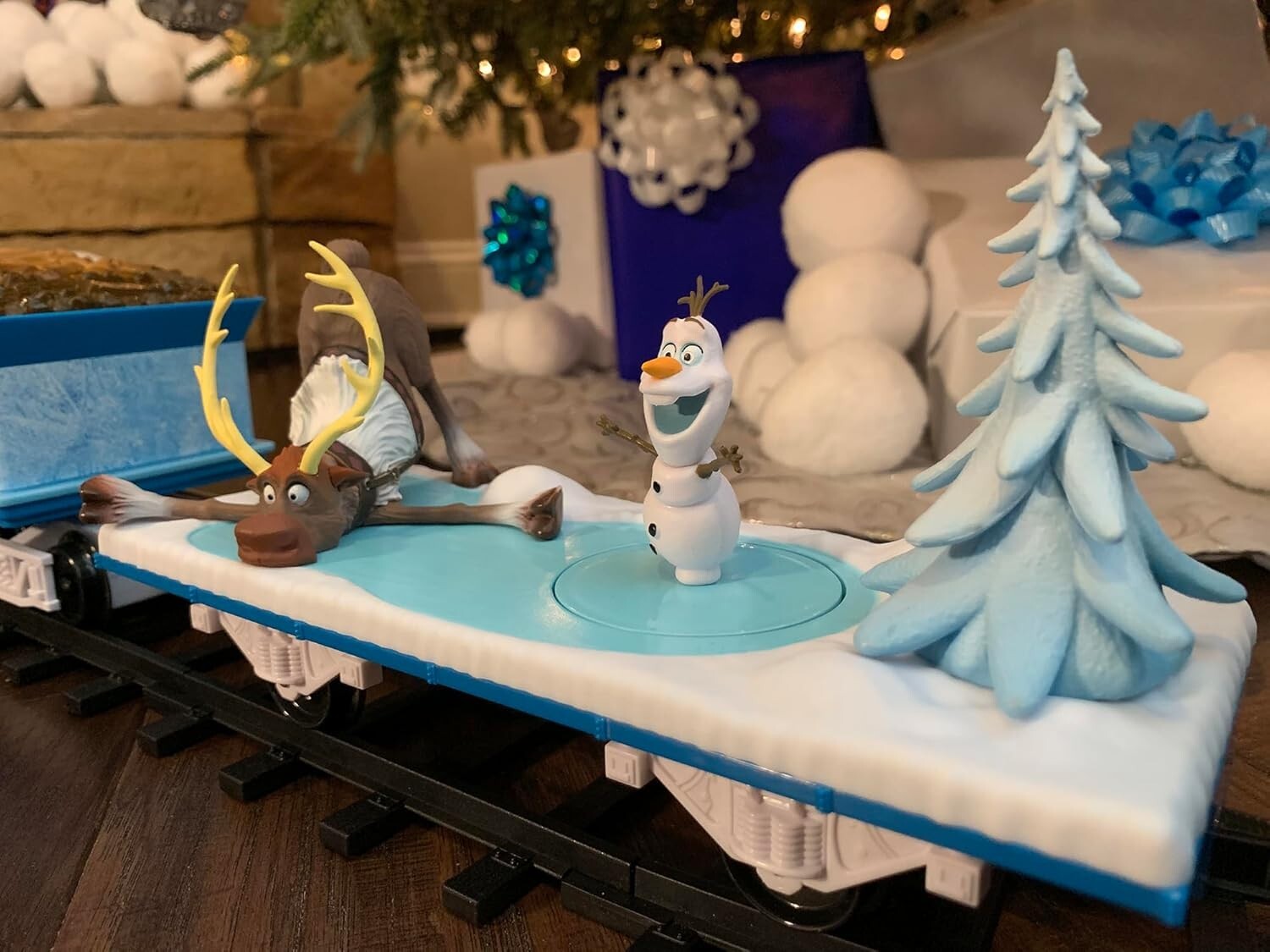 Disney Frozen Battery-Powered Model Train Set with Remote Control - 50x73 Track