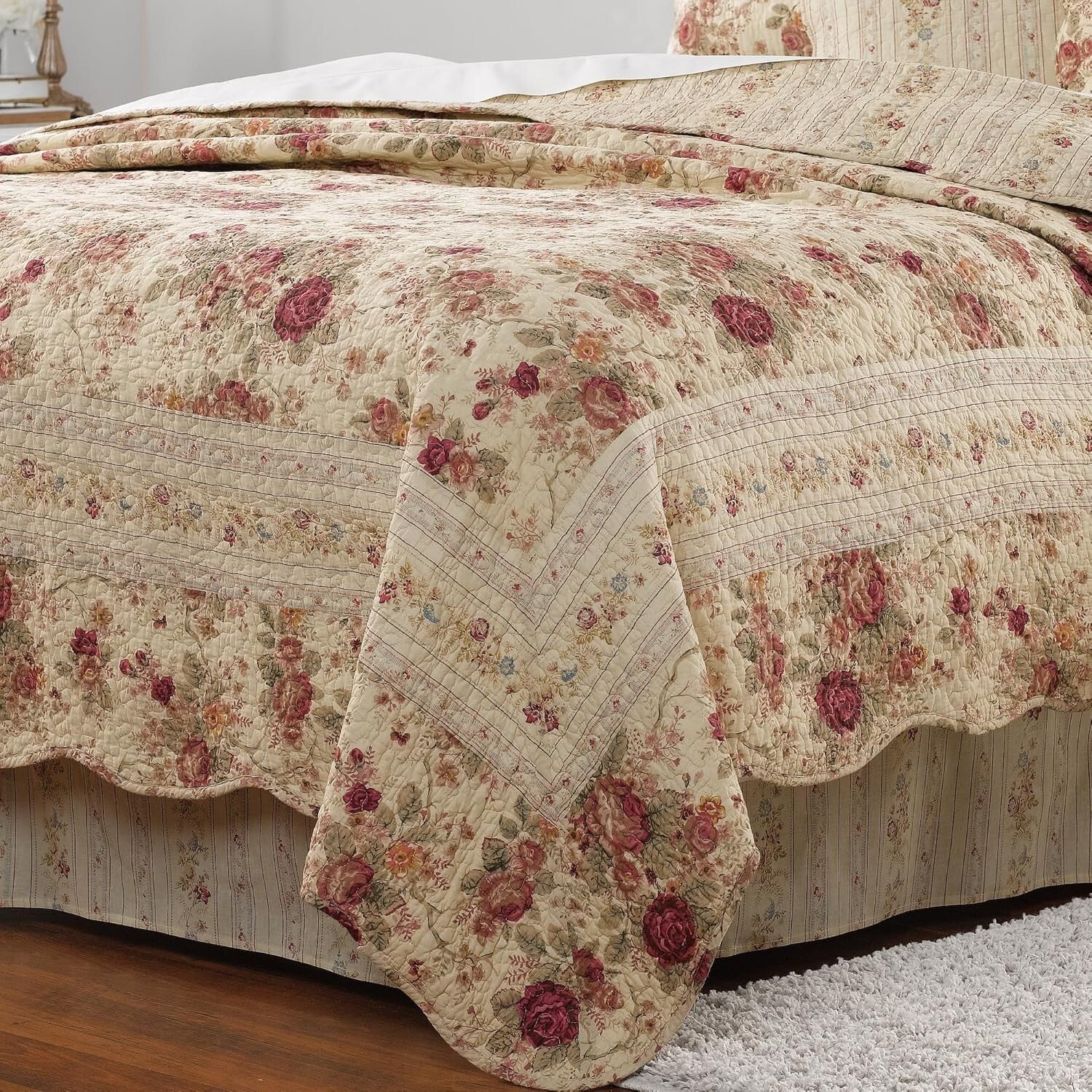 Ecru Antique Rose Full/Queen Quilt Set - Charming Floral Design and Comfort