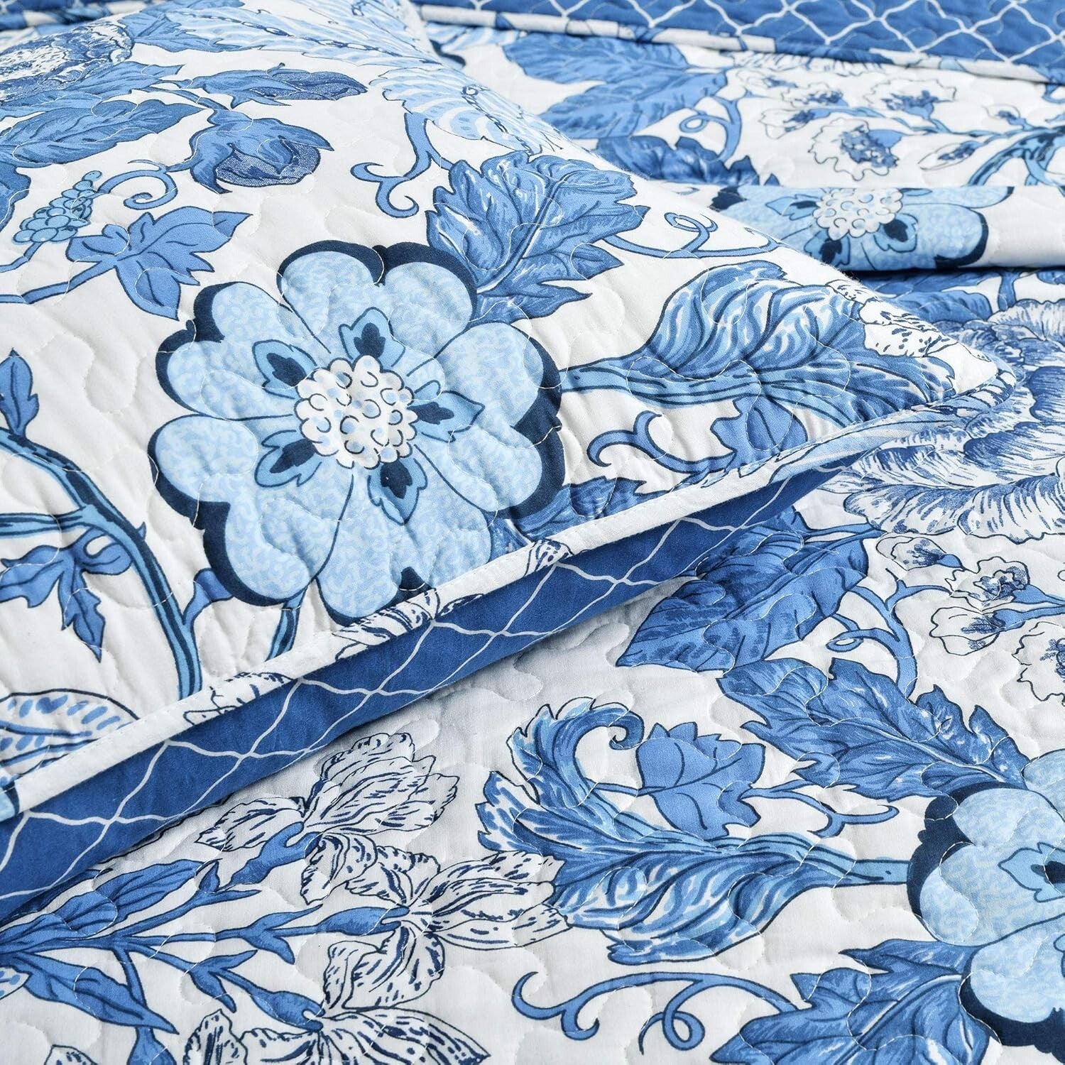 Charming Floral Navy & White Reversible Quilt Set, 3 Piece Bedding, Full/Queen