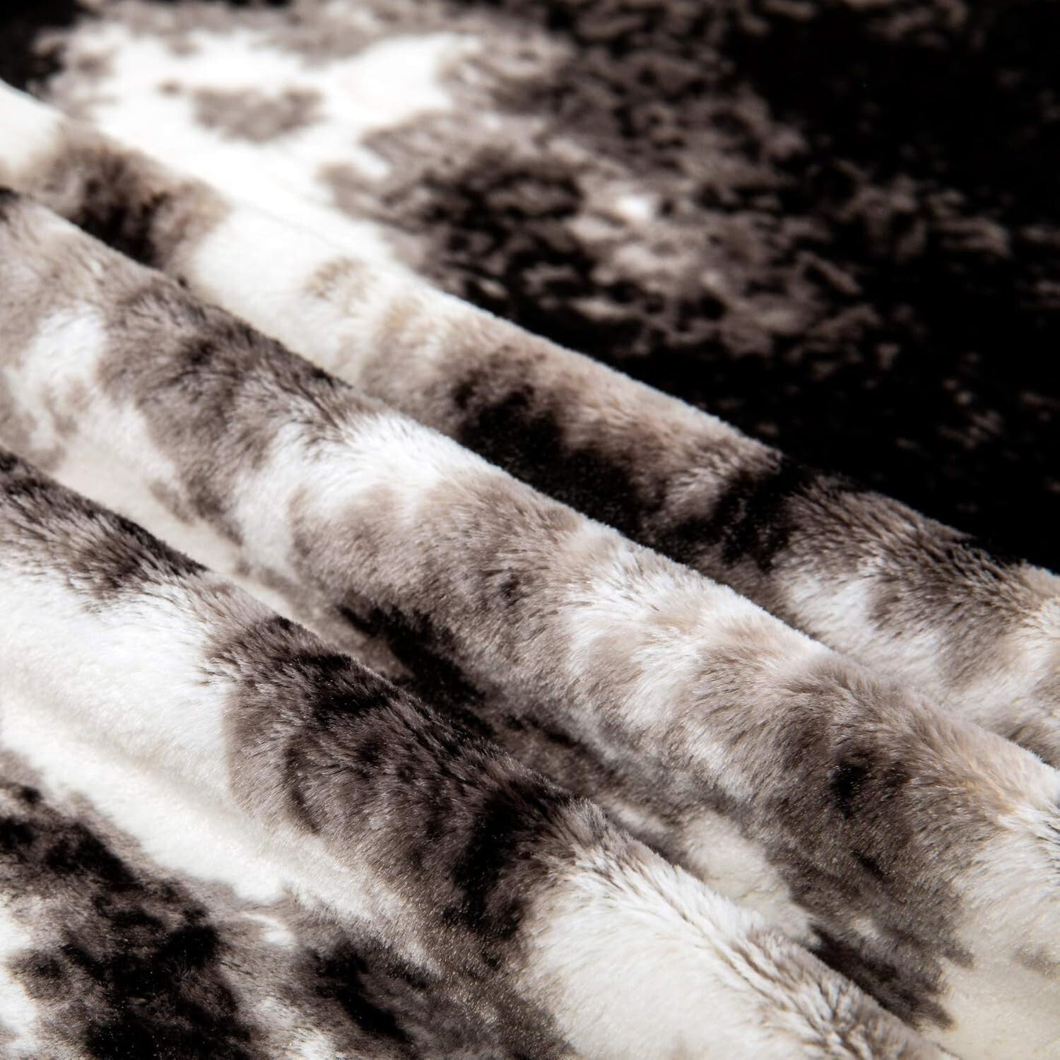 5.2x6.6ft Faux Cowhide Area Rug - Soft, Durable & Ideal for the Country Theme