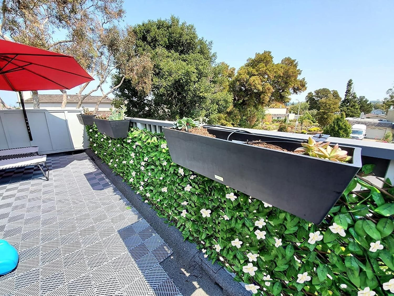 Customizable Privacy Screen with Artificial Hedges - Easy Install for Your Patio