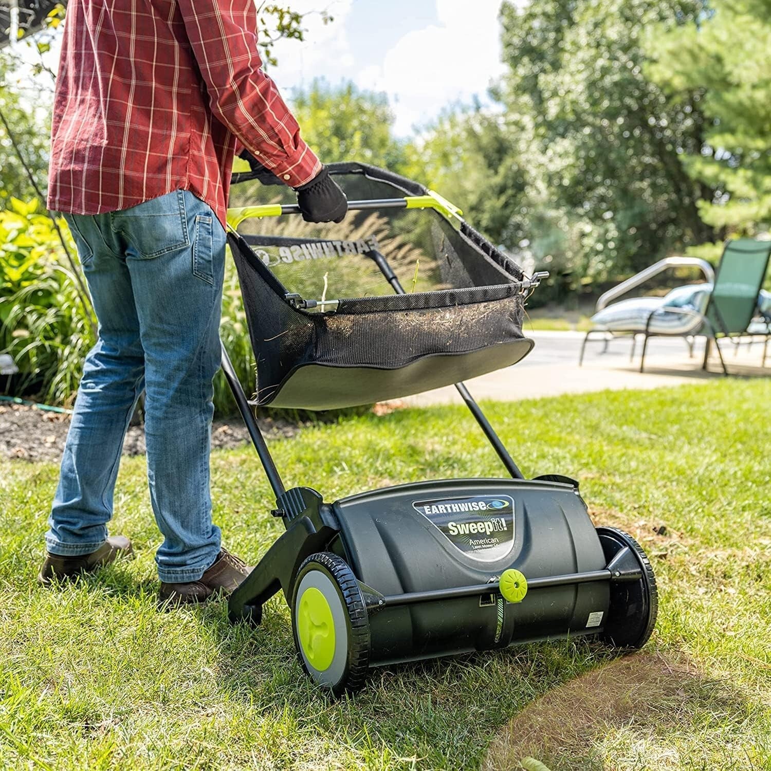 Earthwise 21” Leaf & Grass Manual Lawn Sweeper – Ultra Lightweight Solution