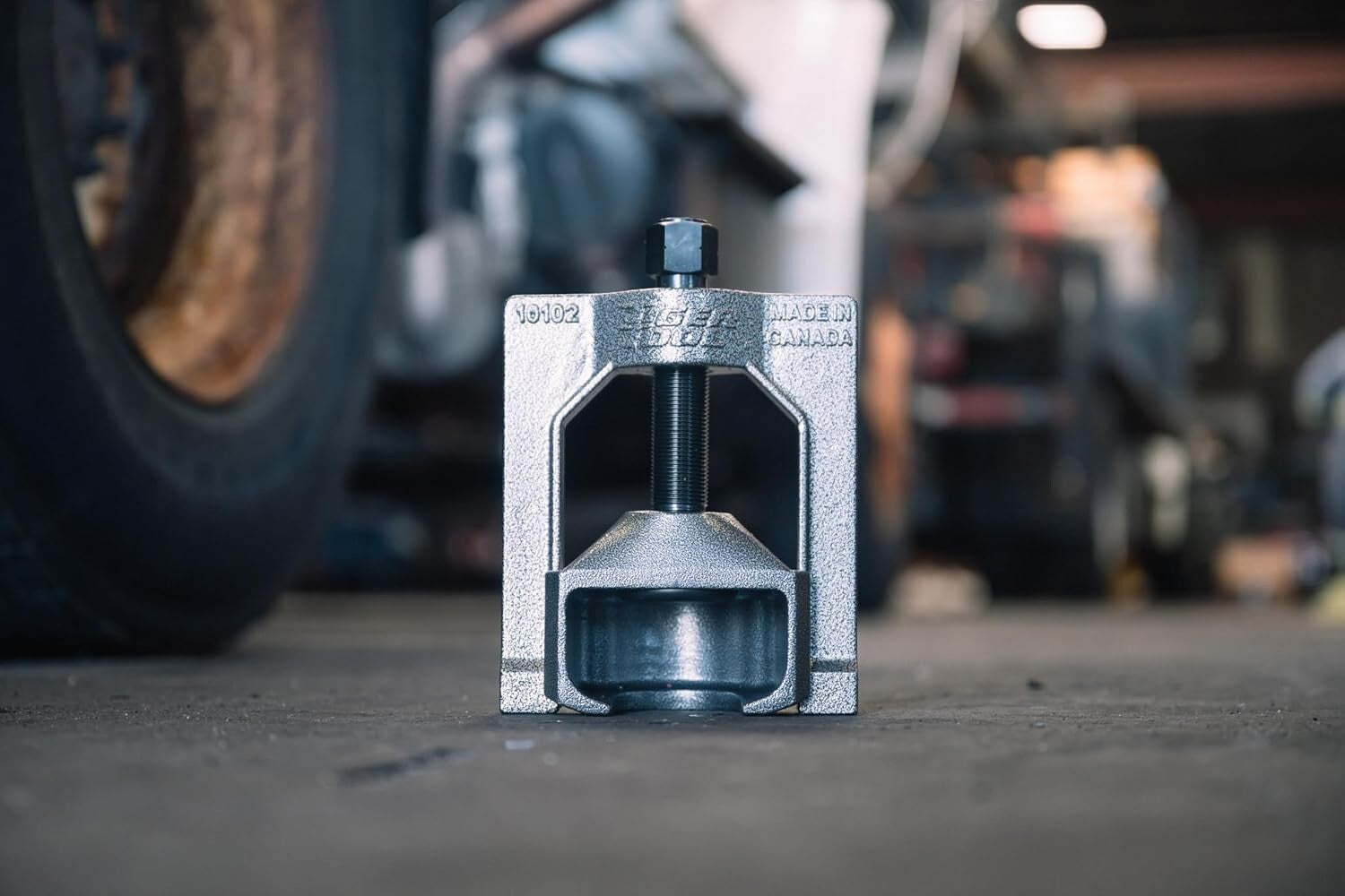 Commercial U-Joint Removal Tool for Semi Trucks - Quick Disassembly Solution