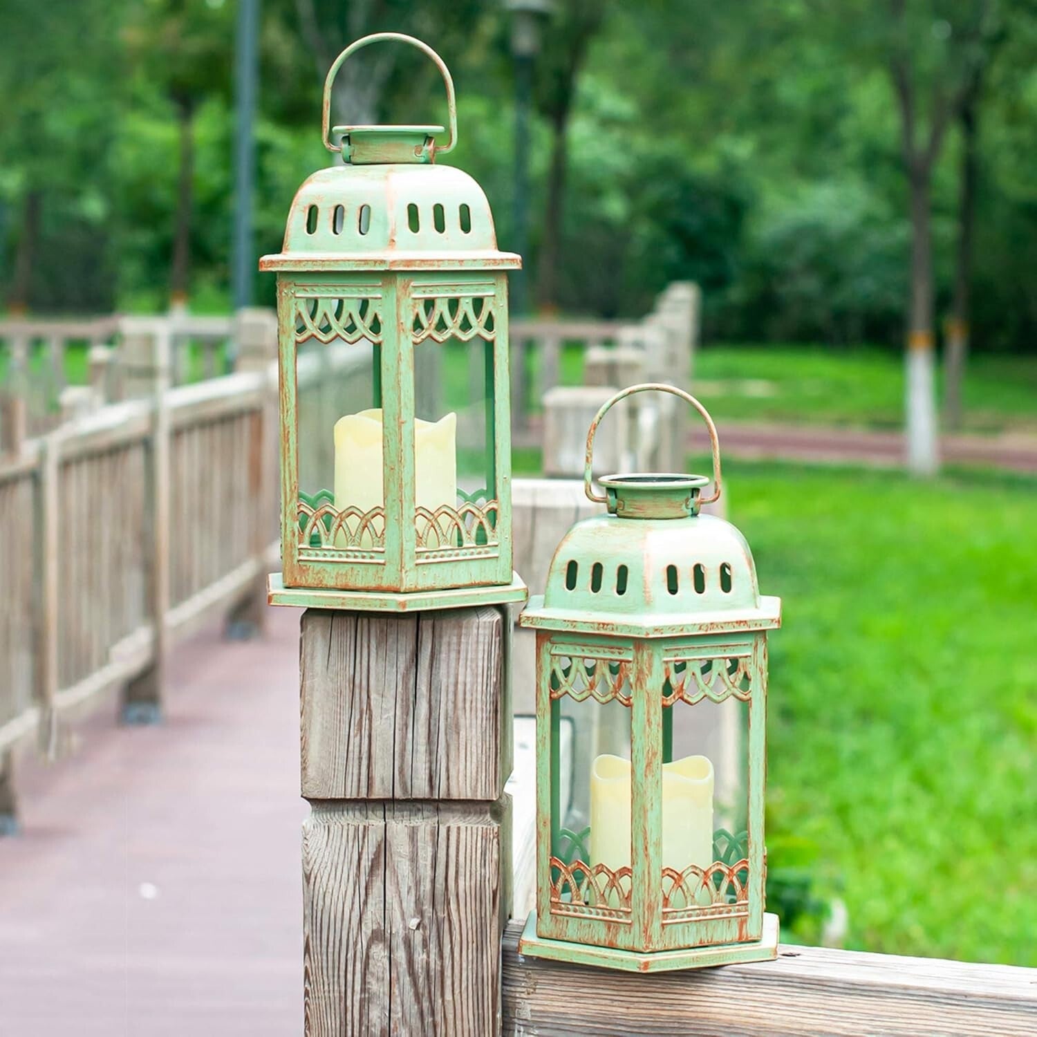 Elegant Antique Solar Lanterns 2-Pack with Flickering Candle LED - Waterproof