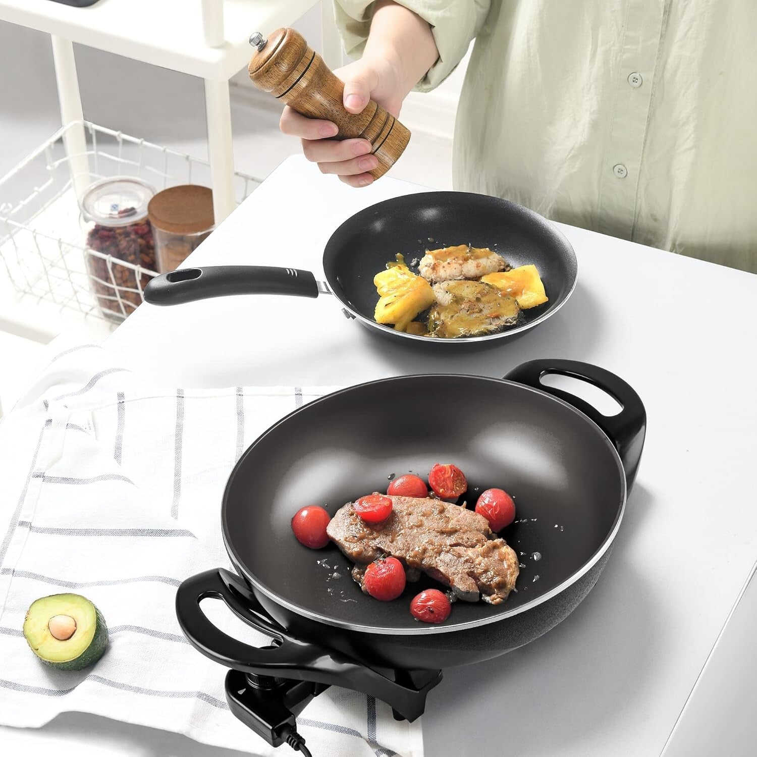 1400W Electric Skillet: Adjustable Temp & Nonstick, Perfect for Family Meals