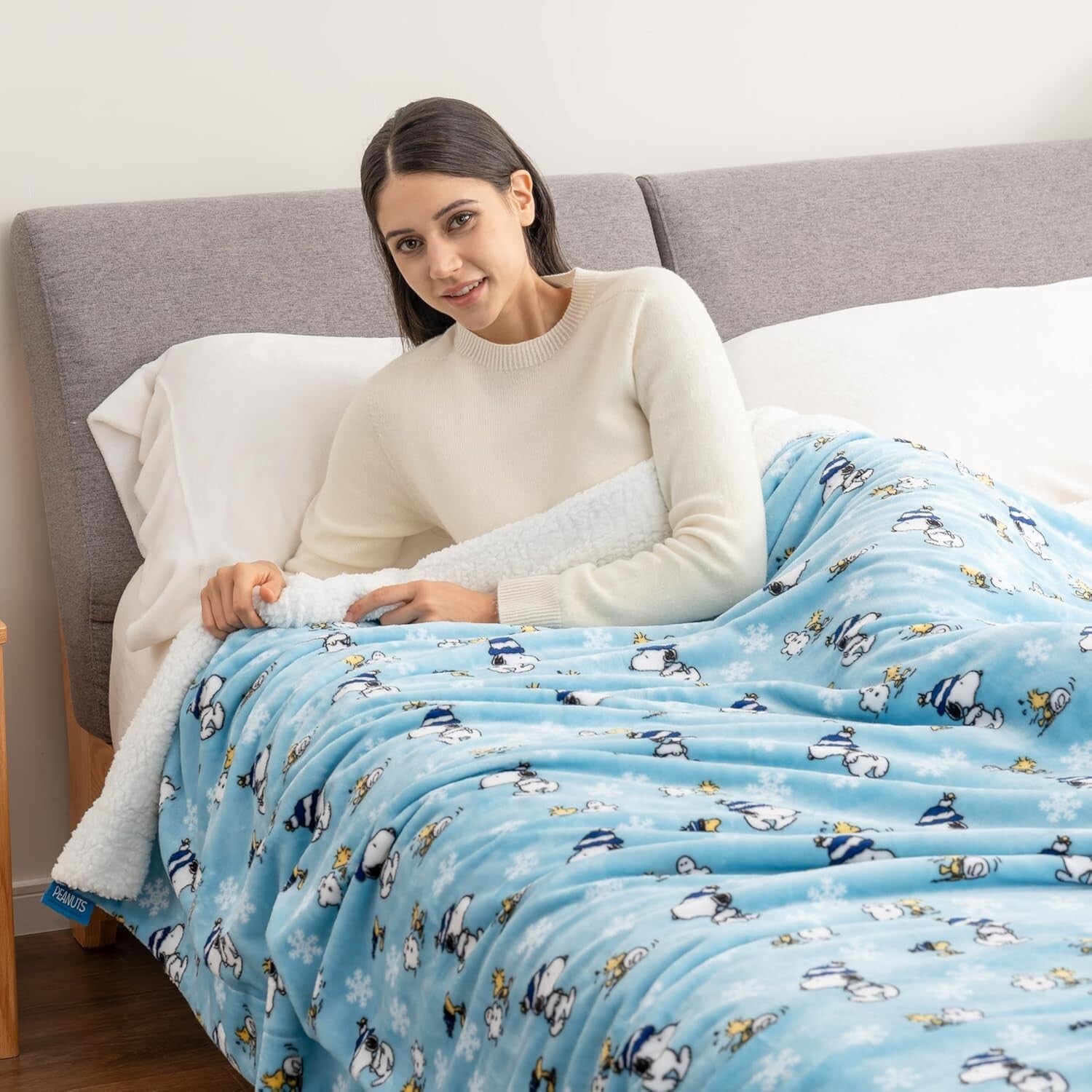 Heavyweight Snoopy & Woodstock Sherpa Blanket 90x90 - Cozy Travel Companion