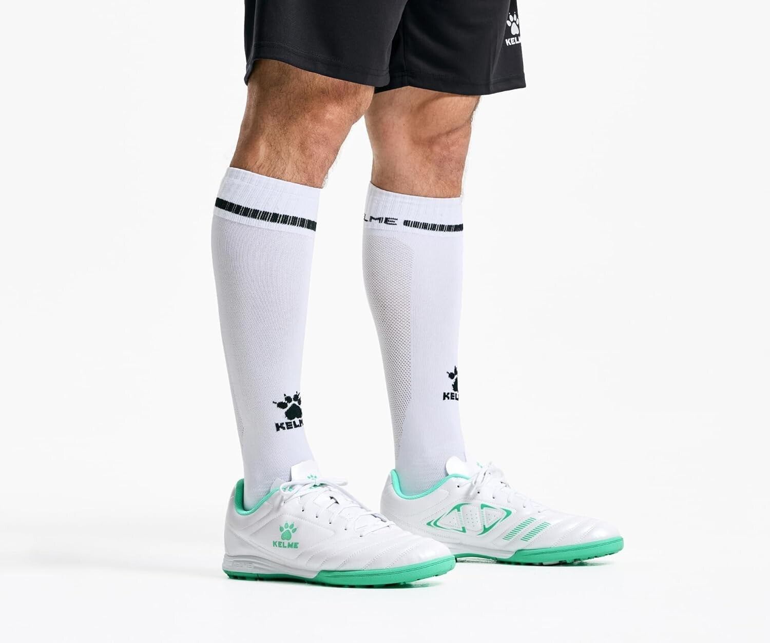 Multi-Purpose Soccer Cleats with Arch Support - Ideal for Various Surfaces