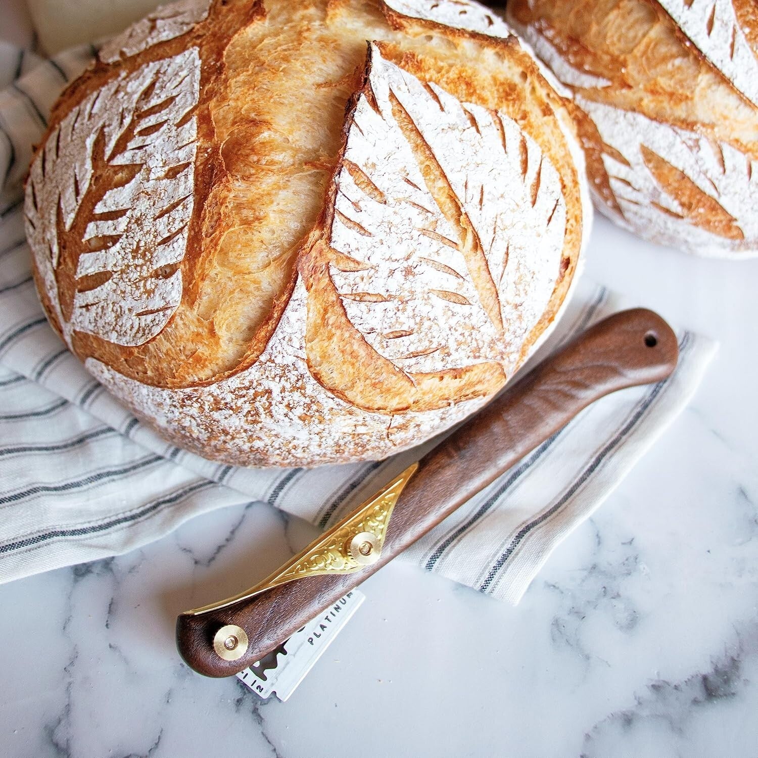 Elegant Walnut Bread Lame with Alloy Steel Blade & Precision Cut Razors