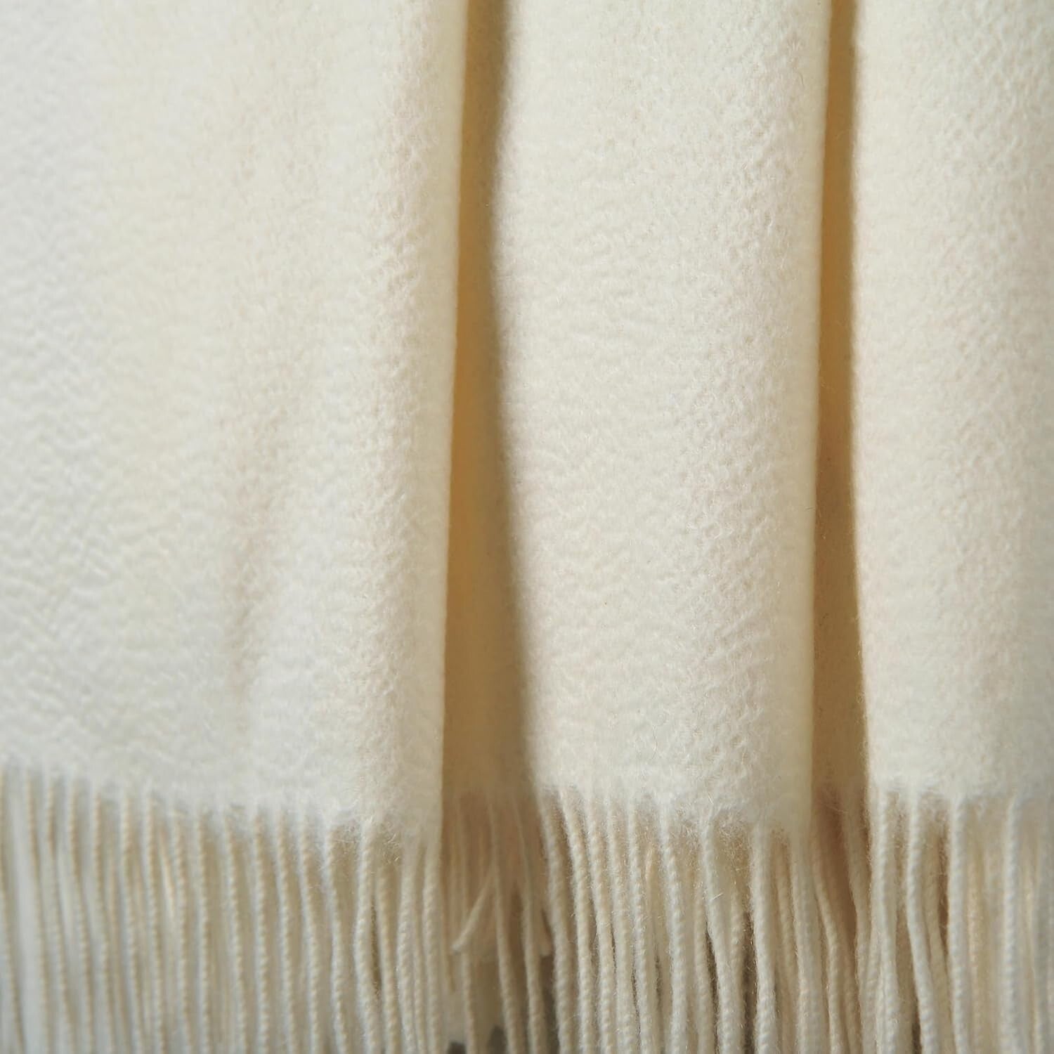 Elegant Lightweight Cashmere Blend Throw Blanket - Soft Ivory with Fringe Detail