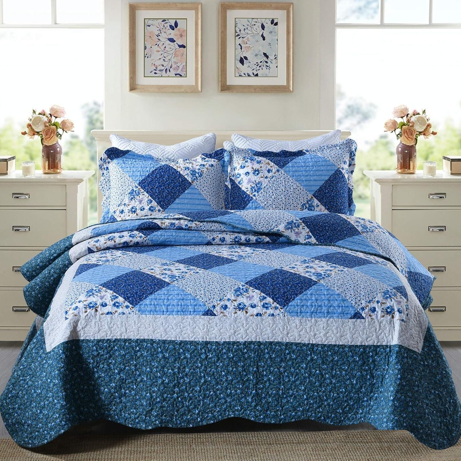 Lightweight Microfiber 3-Piece King Quilt Set with Floral Patchwork and Shams