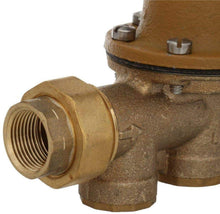 Load image into Gallery viewer, Premium Water Pressure Regulator, 3/4 Inch NPT, with Stainless Steel Strainer