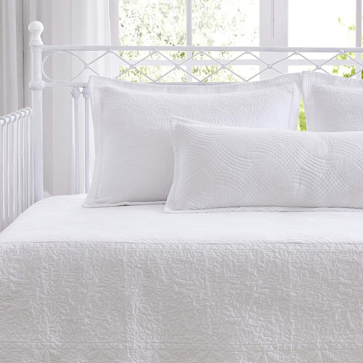 Lightweight Trellis White Cotton Daybed Cover with Shams and Pillow Cover