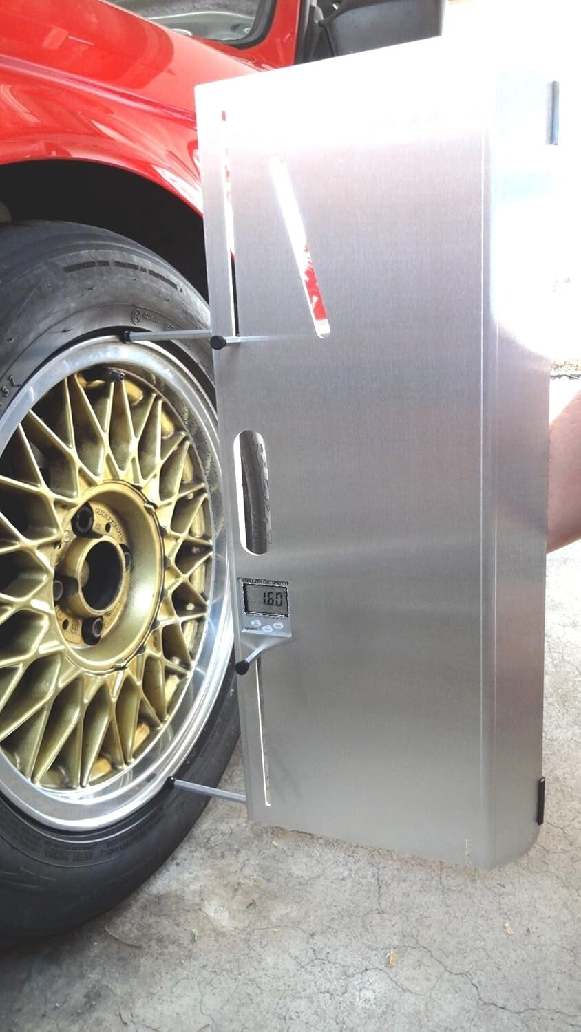 Dual-Wheel Alignment Tool with Built-in Turn Plates and High Resolution Measures