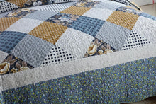 Load image into Gallery viewer, Elegant King Quilt Set - Reversible Floral Patchwork for Stylish Farmhouse Decor