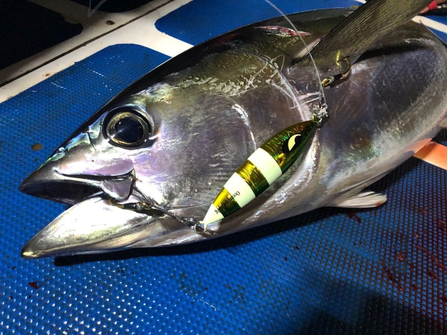 High-Quality Lead Metal Flat Jig with Glow Hooks - Perfect for Saltwater Fishing