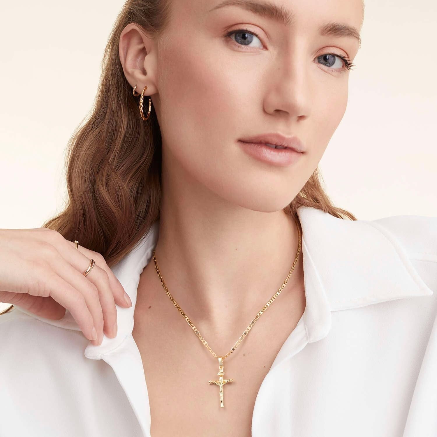 Versatile 14K Gold Cross Necklace with Detailed Jesus Pattern - Unisex Style