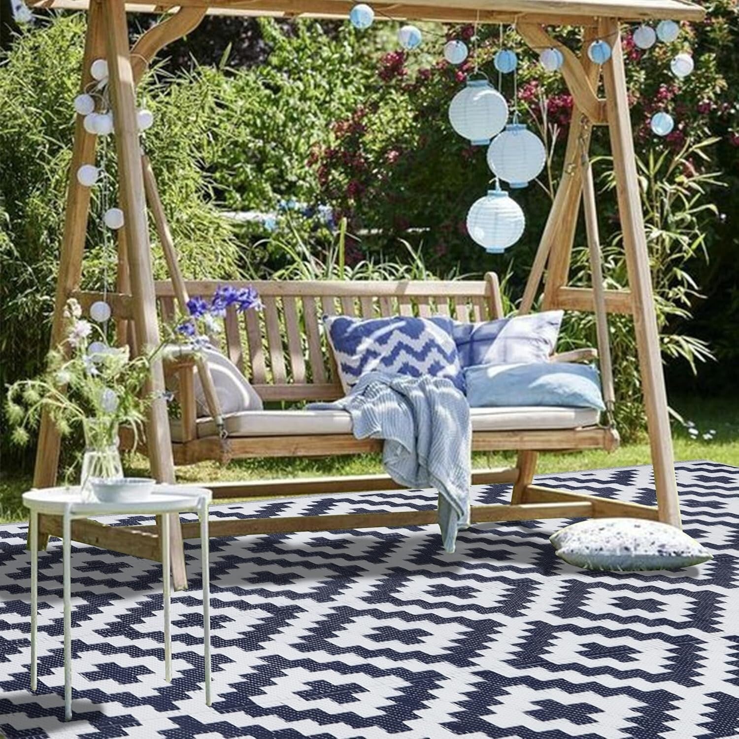 Sophisticated Dark Blue & White 5' x 8'' Outdoor Rug - UV Stabilized Design