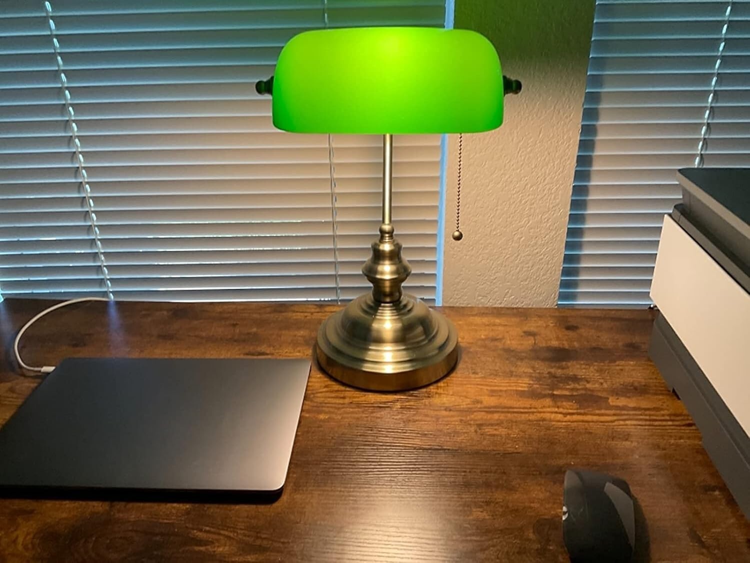 Classic Banker Desk Lamp - Adjustable Green Glass Shade with Pull Chain Switch
