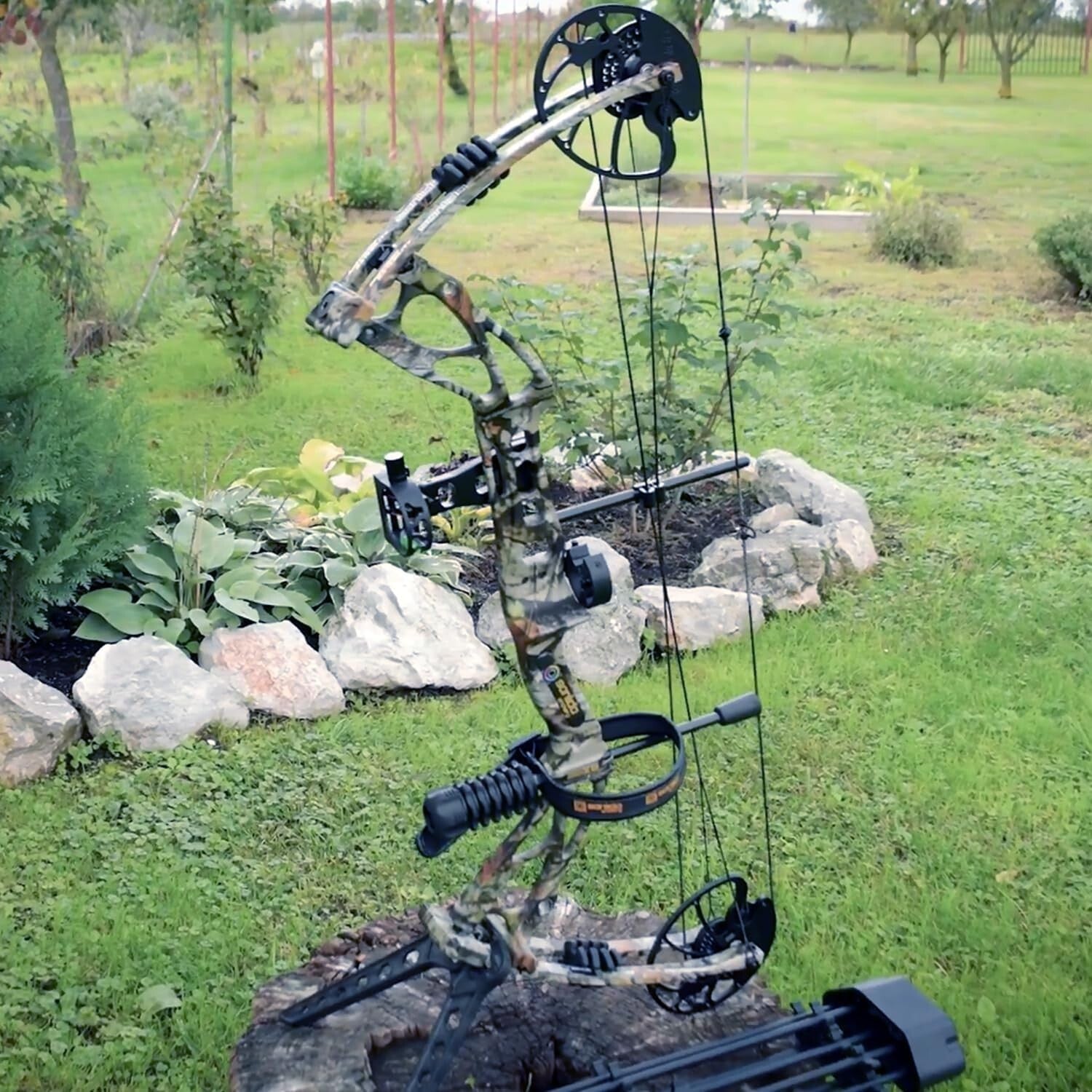 Pro Archery Package: Camo Compound Bow with Draw Length 18-31” & Accessories