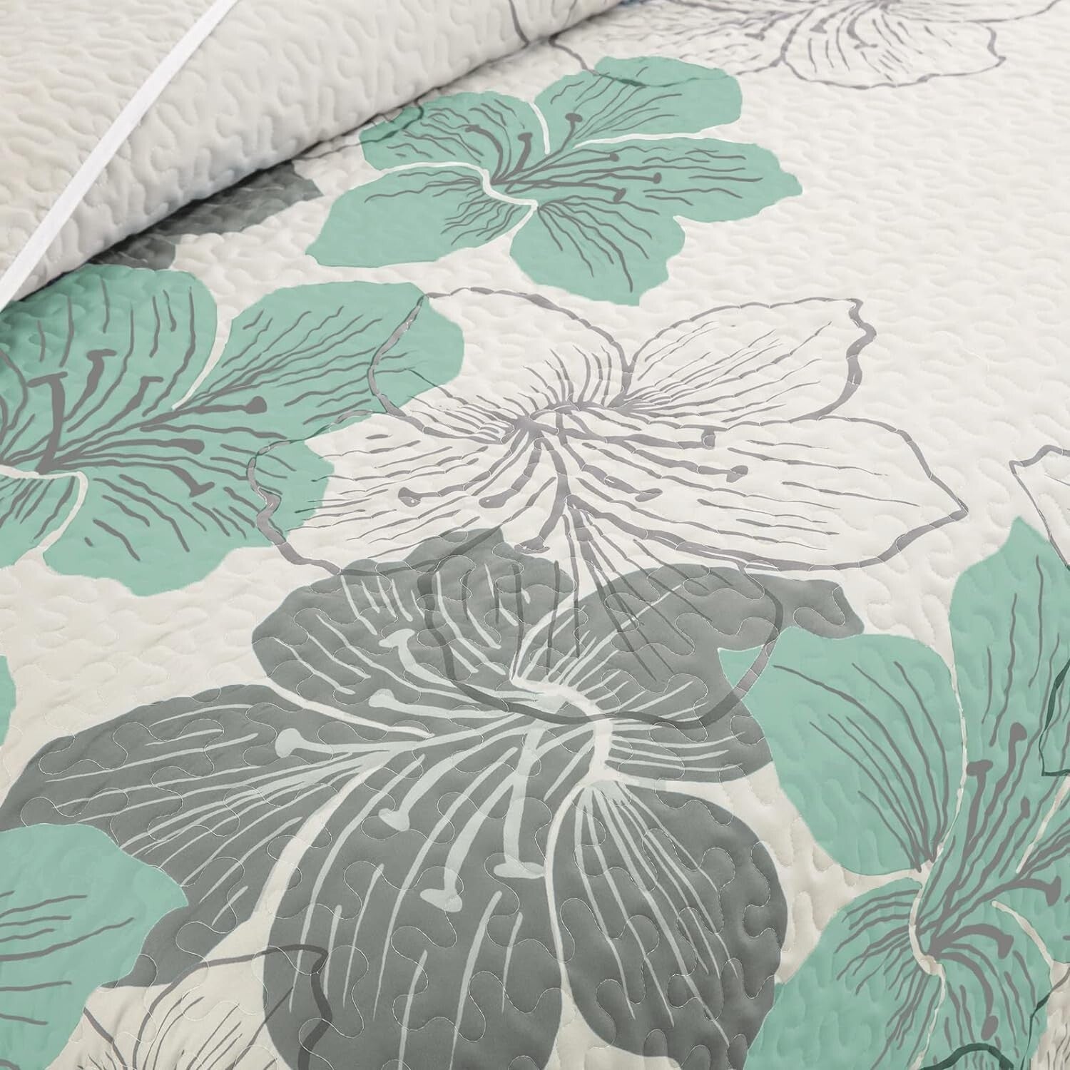 Floral Pattern King Quilt Set - Elegant Soft Microfiber Bedspread for Bedrooms