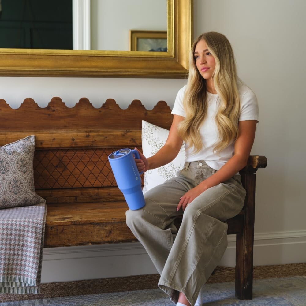 Durable 40 oz Water Bottle with Circular Flip Straw & Non-Slip Base for Travel