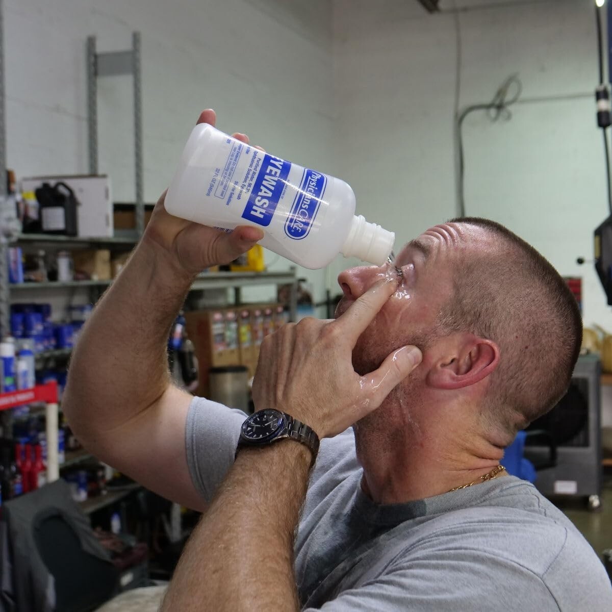 Safety Green Wall-Mountable Eyewash Station with Two 32 oz Eye Rinse Bottles