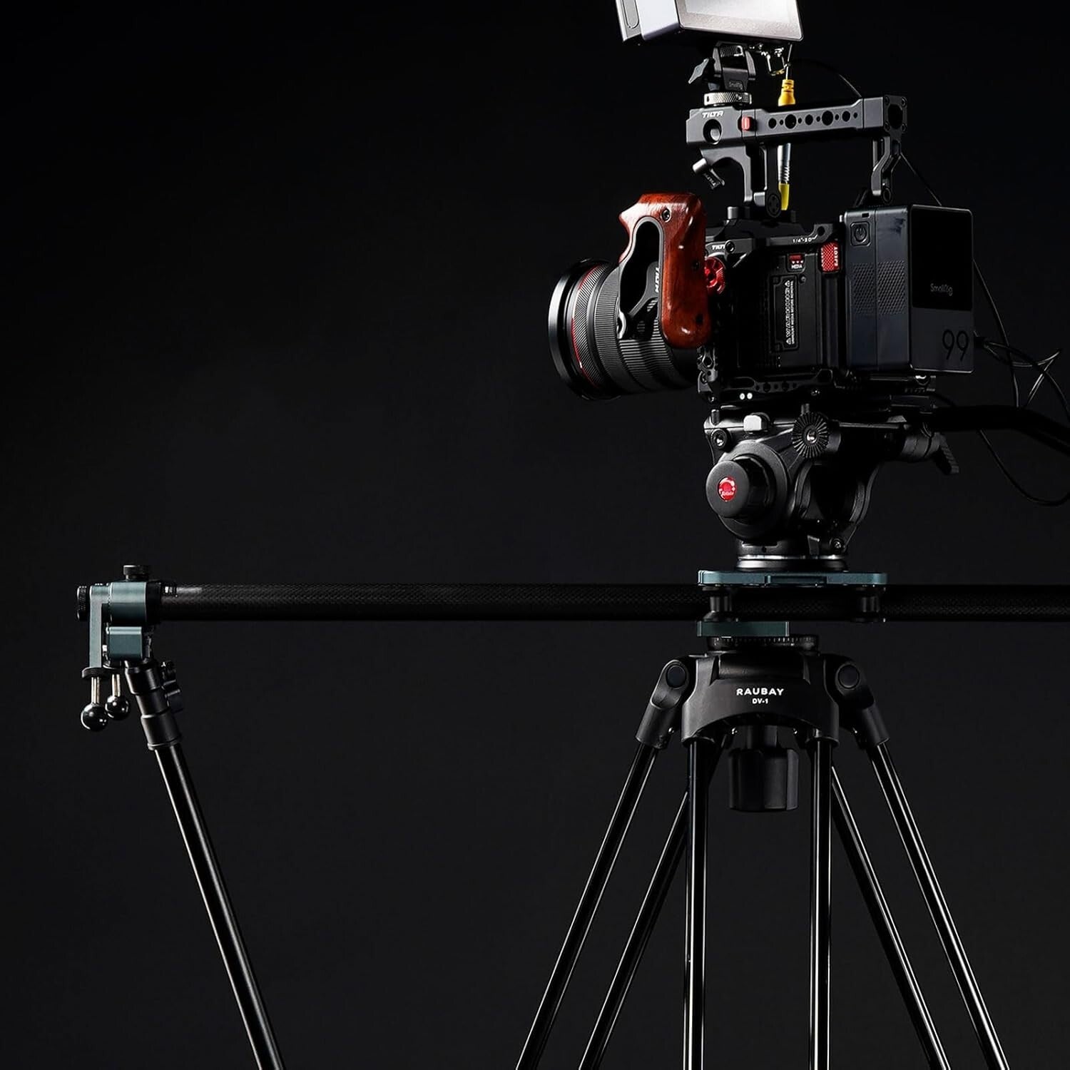 Aluminum Fluid Head Tripod: 70.8” Height, 17.6lbs Capacity for Stable Shots
