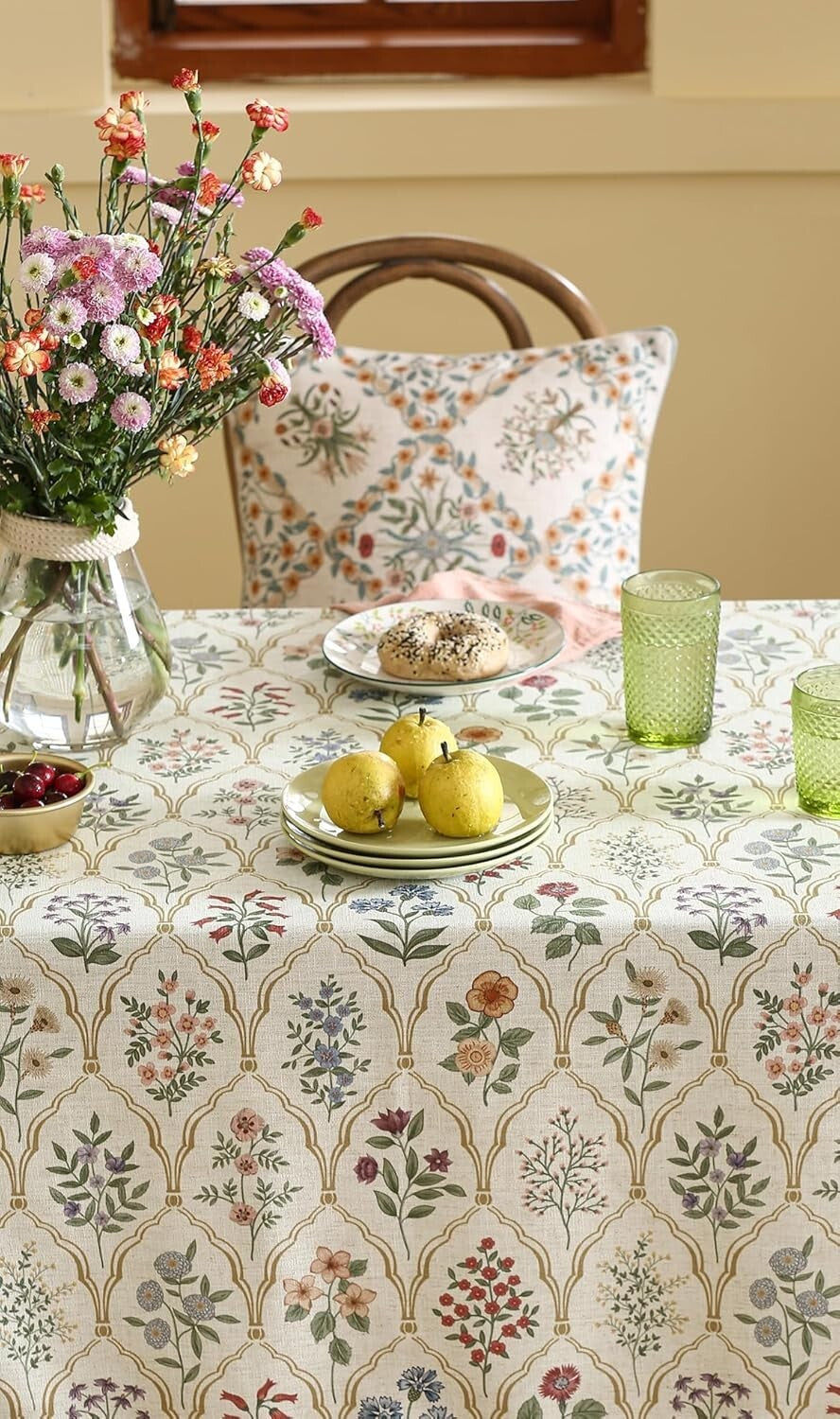 Stylish Floral Table Cover for Rectangular Dining - Ideal for Parties & Banquets