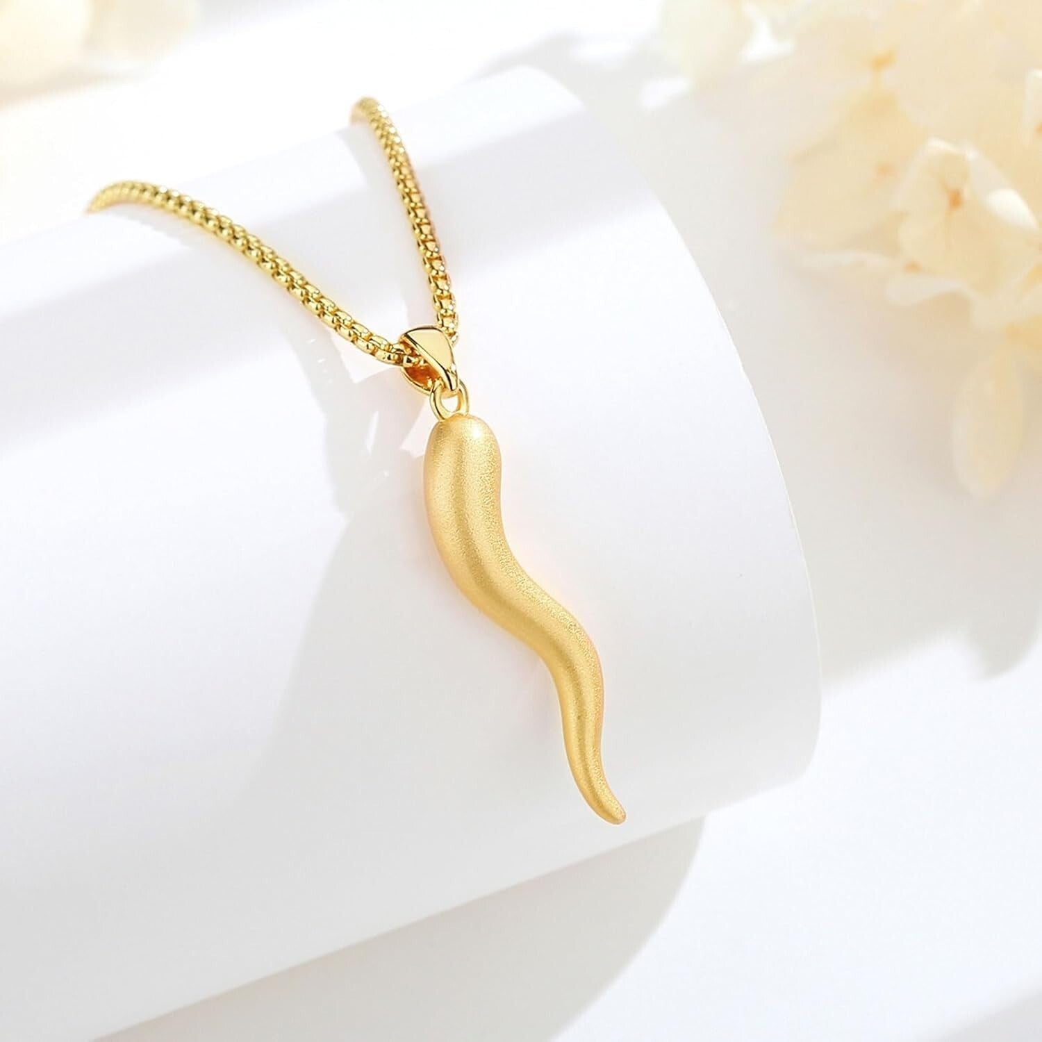 Elegant Gold Cornicello Amulet Necklace - Protection Pendant for Unisex Gifting