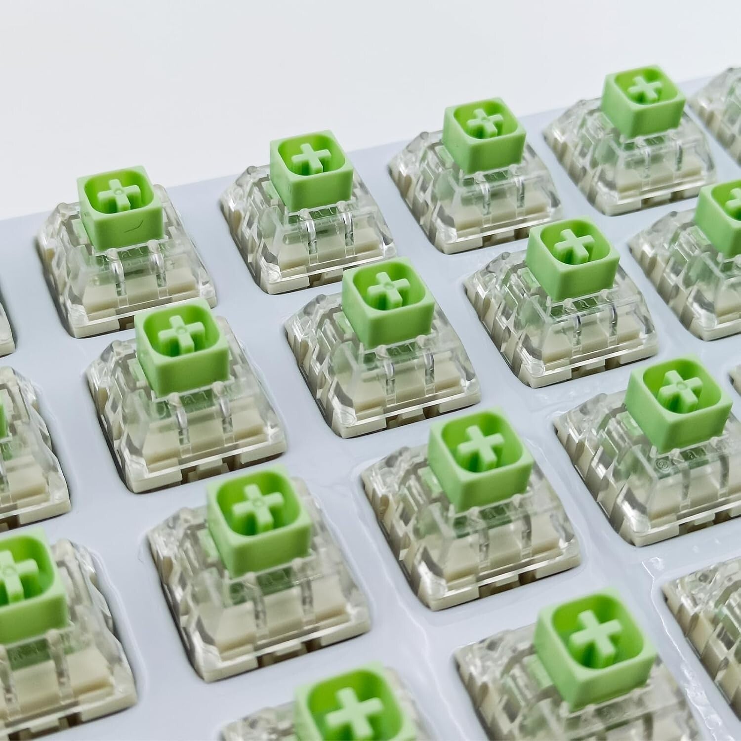 Box Jade 3-Pin Clicky Switches - Satisfaction Guaranteed for Gaming Keyboards