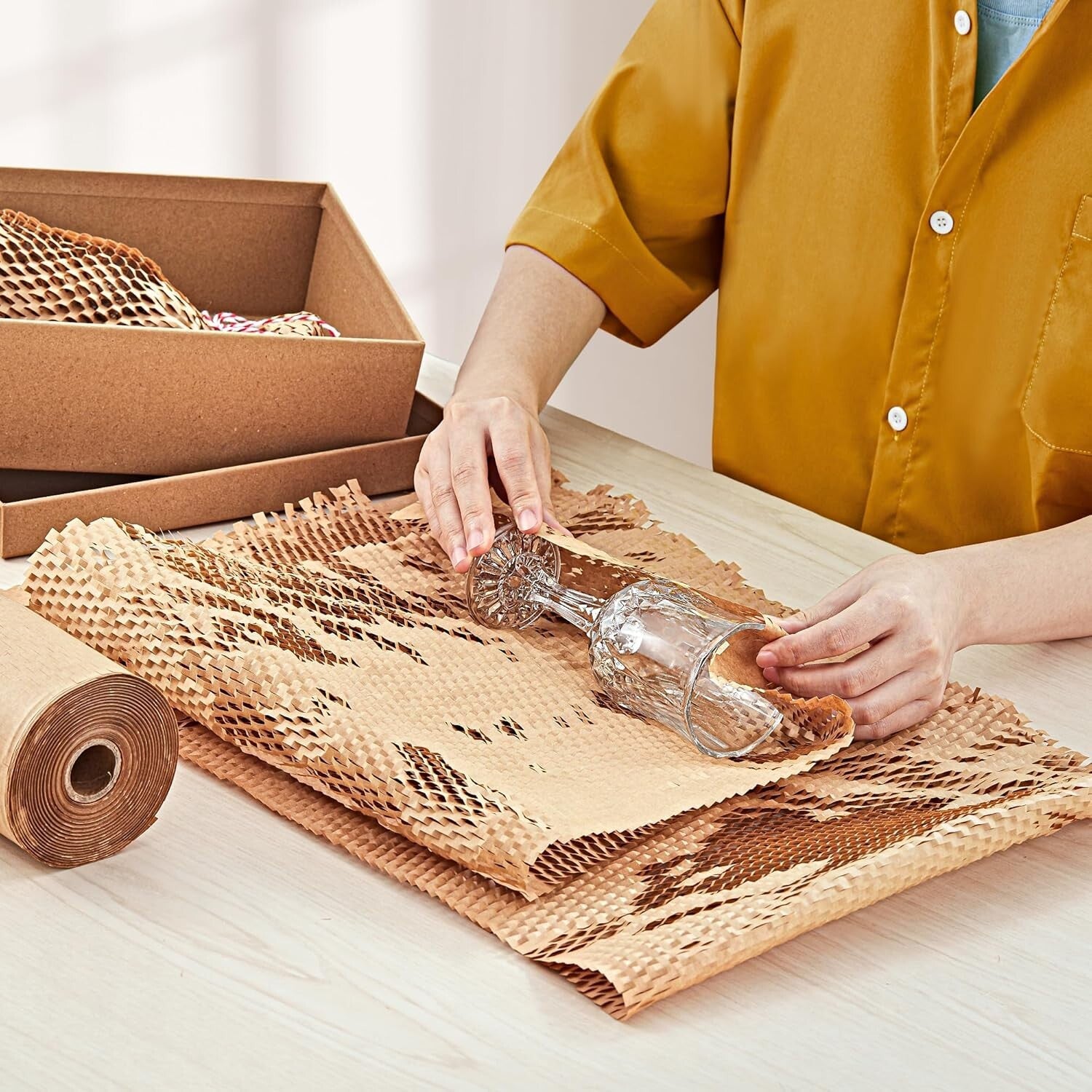 15''x400' Honeycomb Wrap with 30 Fragile Labels - Ideal for Shipping & Gifts