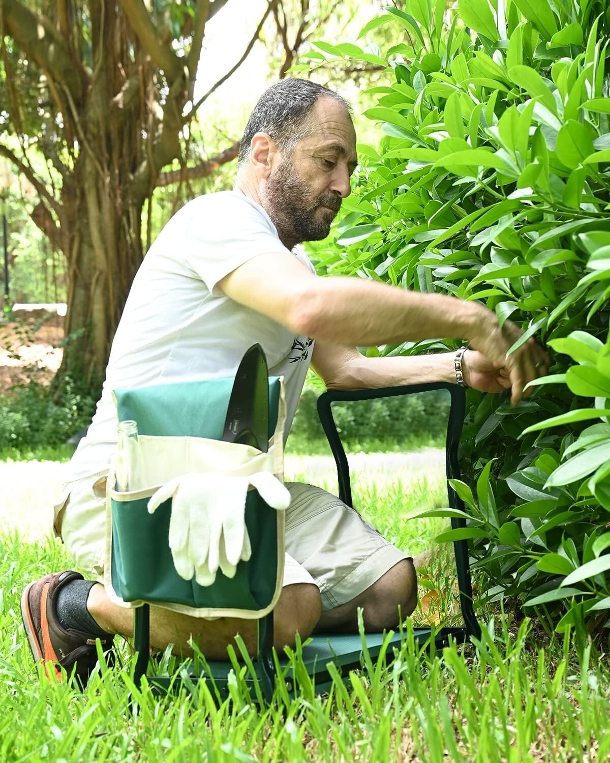 Comfortable Foldable Garden Kneeler with Tool Bag - Gift for Gardening Moms