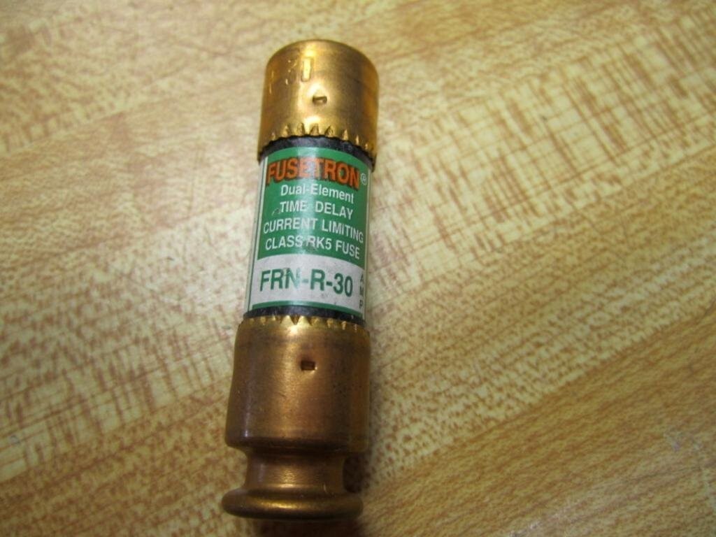 Surface Mount 30A Dual Element Fuse - 250V Safety Solution for Professionals