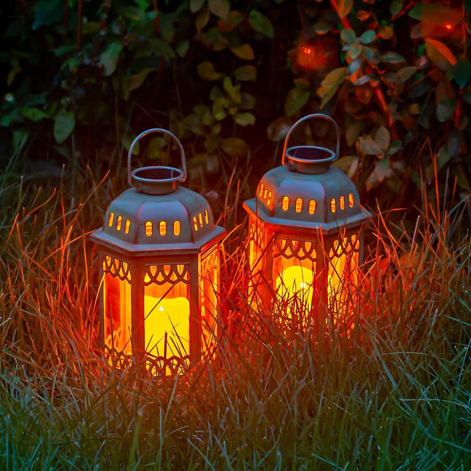 Elegant Antique Solar Lanterns 2-Pack with Flickering Candle LED - Waterproof