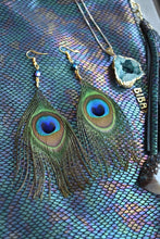 Load image into Gallery viewer, Genuine 100 Pack of Natural Peacock Feathers - Iridescent 16-18 Inch Lengths