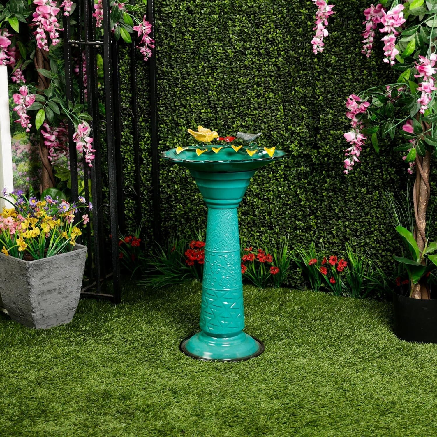 28" Elegant Green Birdbath - Weather-Resistant Metal Stand for Outdoor Charm