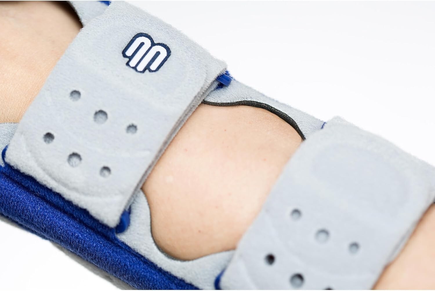 Versatile Wrist Support Brace - Ideal for Injuries, Surgery & Everyday Comfort